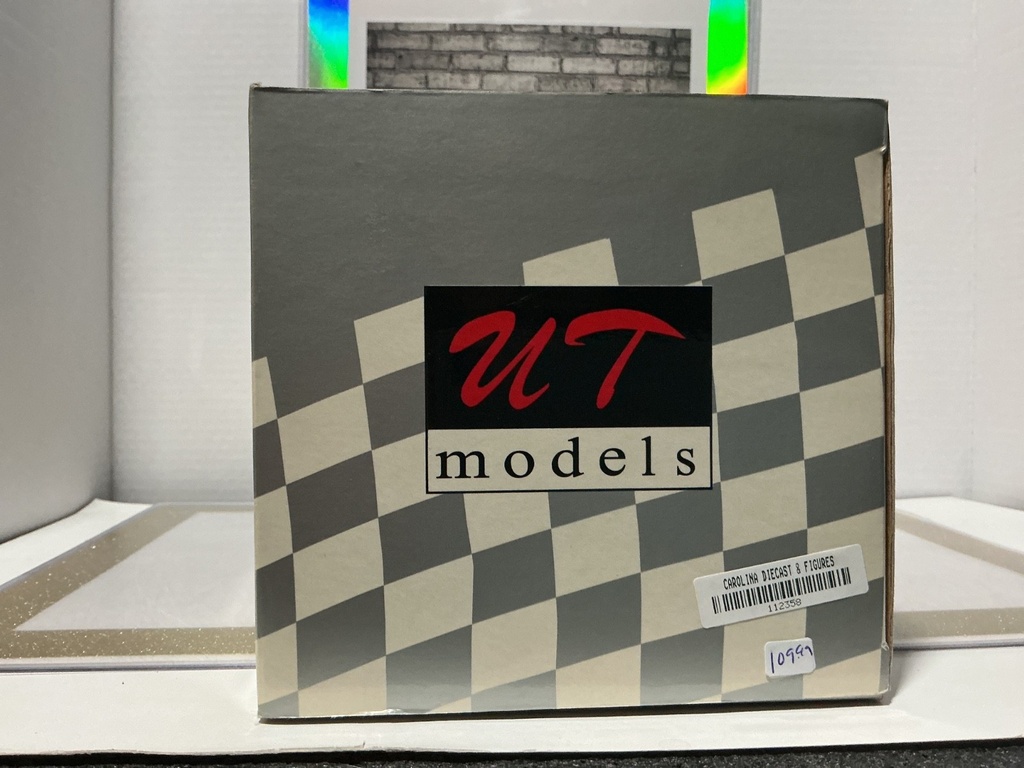 1:18 UT MODELS CHEVROLET CORVETTE PACE CAR ‘99 ROLEX24 AT DAYTONA image