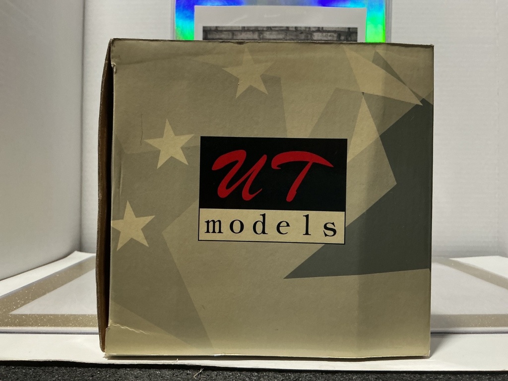 1:18 UT MODELS CHEVROLET IMPALA SS 1996 DARK CHERRY image