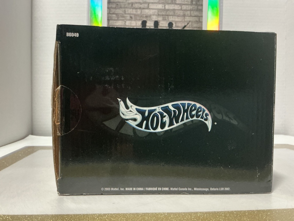 1:18 HOTWHEELS CORVETTE C6 RED ON TAN image
