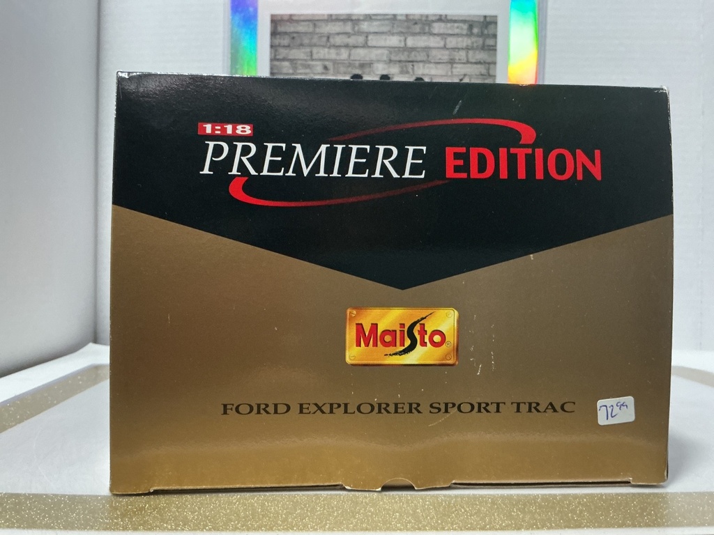 1:18 MAISTO PREMIERE FORD EXPLORER SPORT TRAC DARK BLUE ON BLACK image