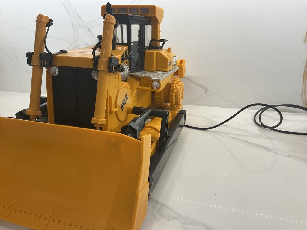 REMOTE CONTROLLED CATERPILLAR D10 N VINTAGE TRACTOR image