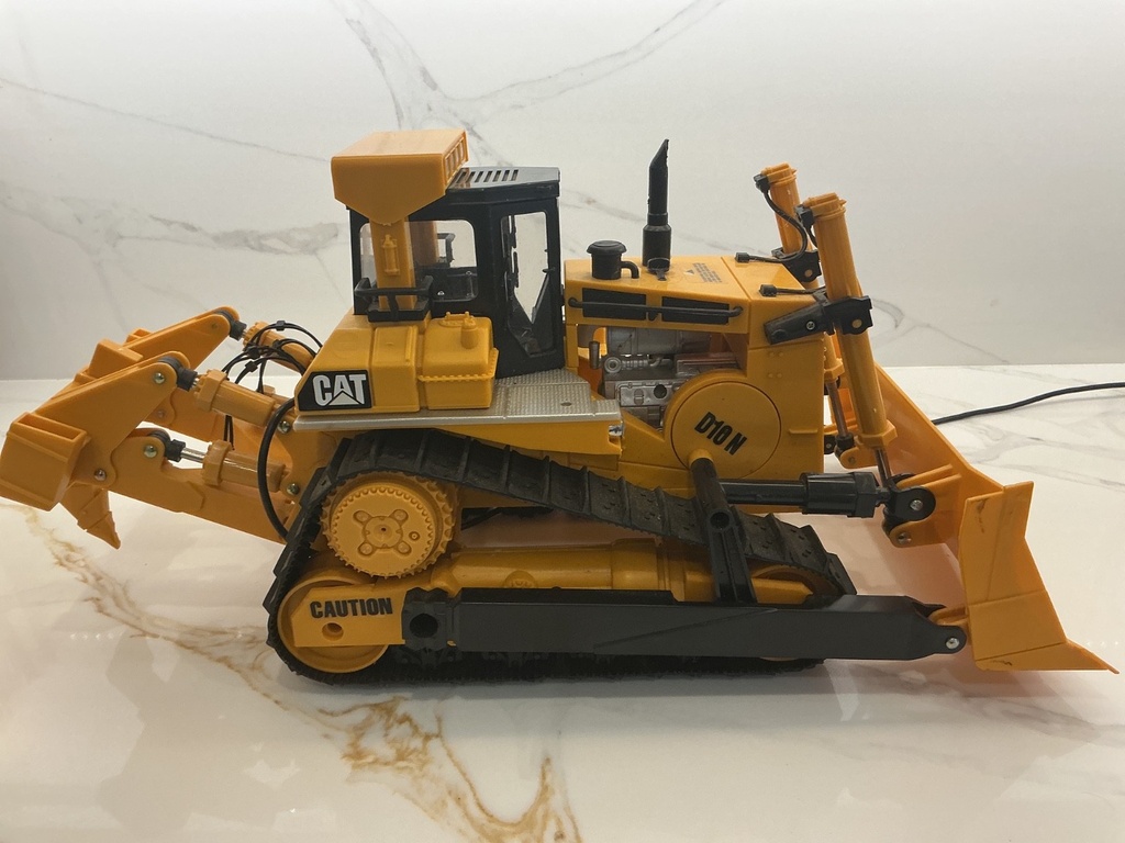 REMOTE CONTROLLED CATERPILLAR D10 N VINTAGE TRACTOR image