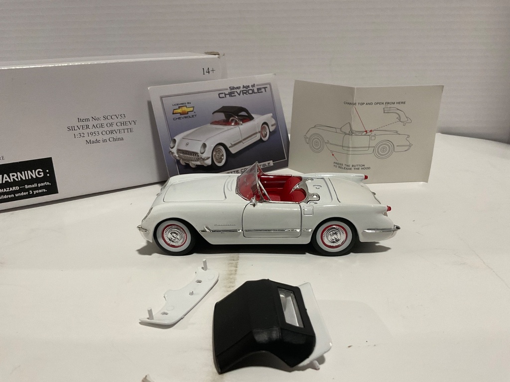 1:32 SILVER AGE OF CHEVY 1953 CORVETTE #SCCV53 WHITE/BLACK ON RED image