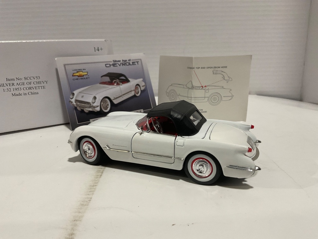 1:32 SILVER AGE OF CHEVY 1953 CORVETTE #SCCV53 WHITE/BLACK ON RED image