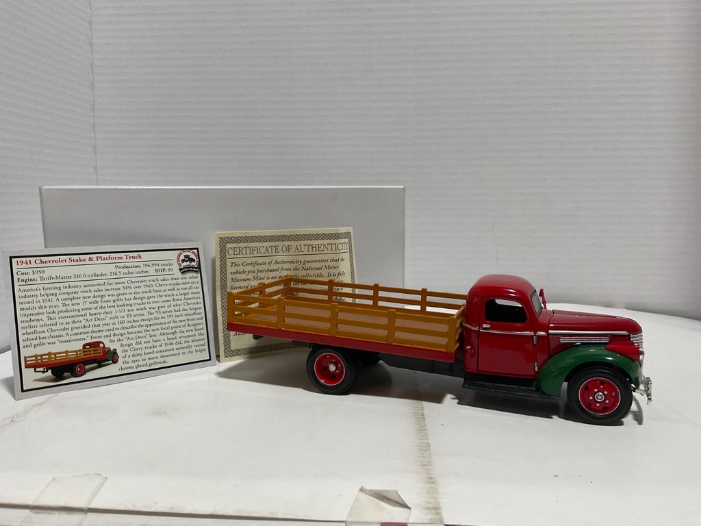 1:32 THE NATIONAL MOTOR MUSEUM MINT 1941 CHEVROLET STAKE & PLATFORM TRUCK image
