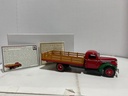 1:32 THE NATIONAL MOTOR MUSEUM MINT 1941 CHEVROLET STAKE & PLATFORM TRUCK image