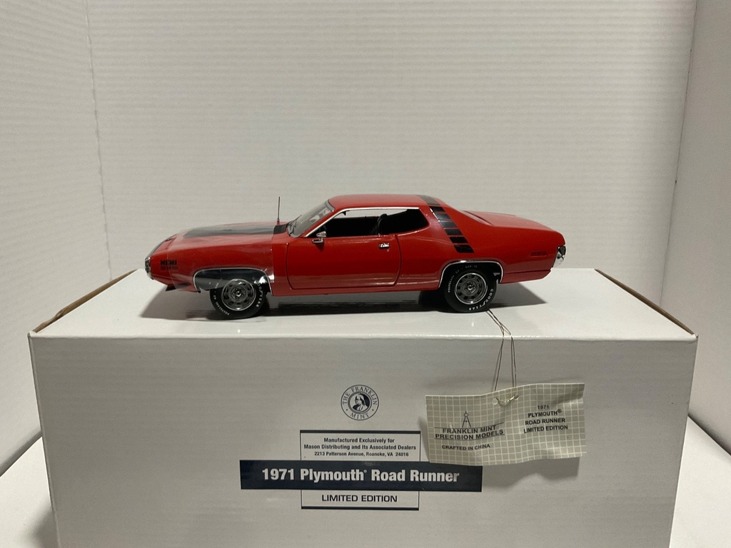 1:24 1971 FRANKLIN MINT 1971 PLYMOUTH ROAD RUNNER LE 426 HEMI *LIGHT RASH image