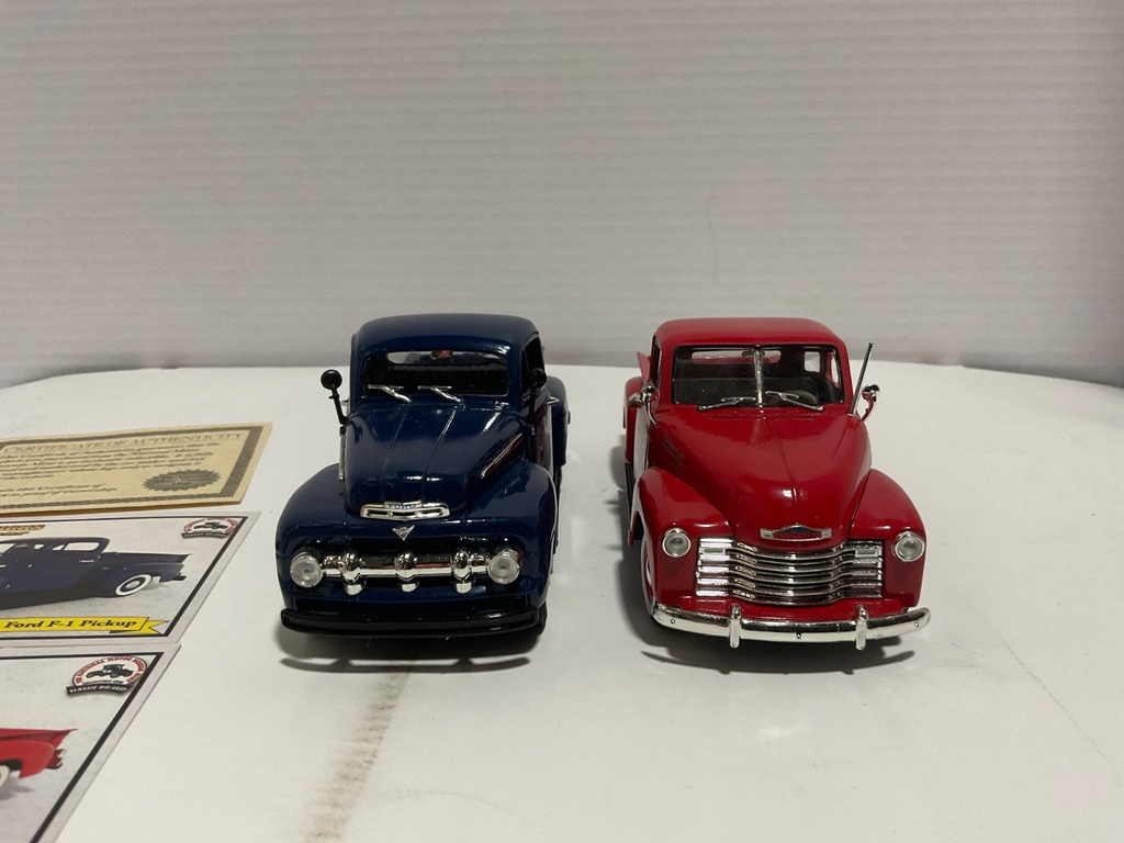 1:32 THE NATIONAL MOTOR MUSEUM MINT 1951 FORD F-1 & 1953 CHEVROLET MODEL 3100 image