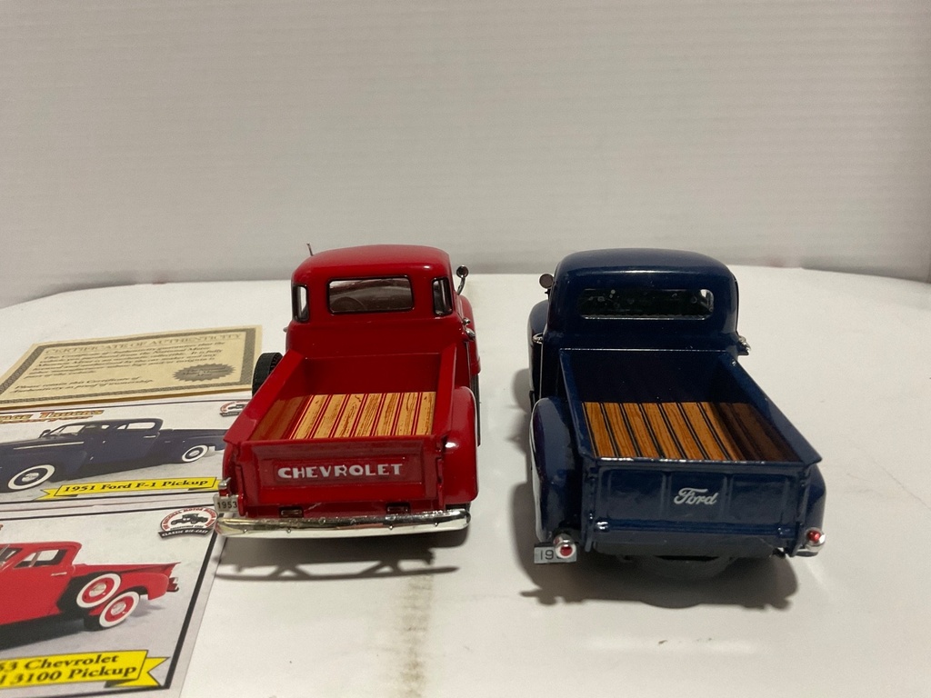 1:32 THE NATIONAL MOTOR MUSEUM MINT 1951 FORD F-1 & 1953 CHEVROLET MODEL 3100 image