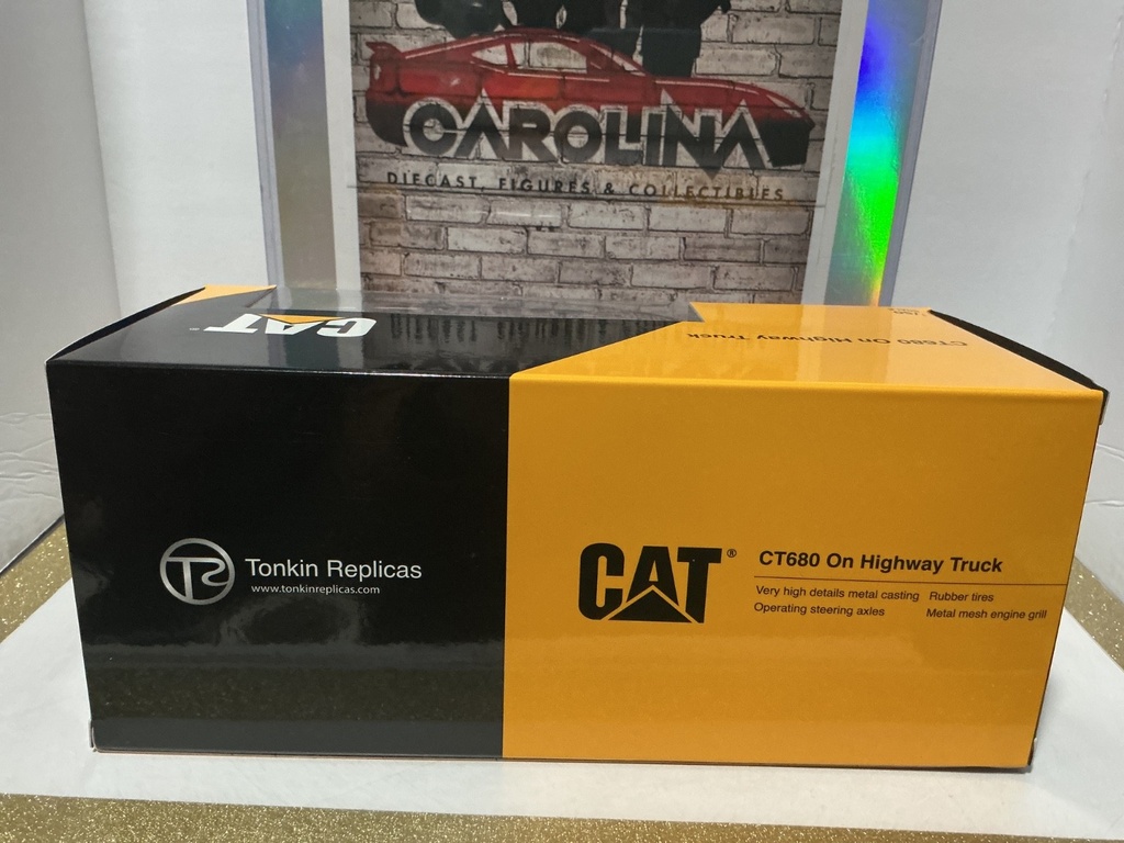 1/50 SCALE - TONKIN REPLICAS - CT680 ON HIGHWAY TRUCK image