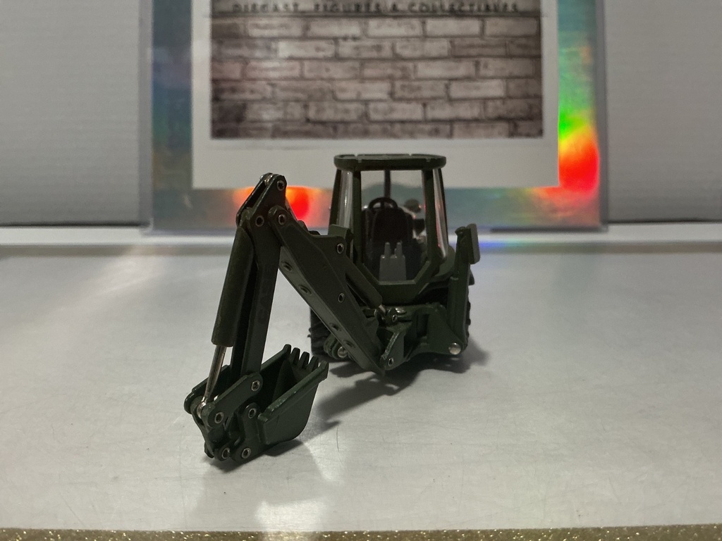 1/50 ERTL CASE 580 BACKHOE DARK GREEN image