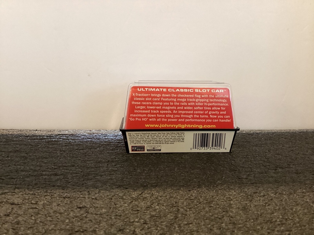 JOHNNY LIGHTNING XTRACTION HO SLOT CAR 1970 DODGE HEMI CHALLENGER red image