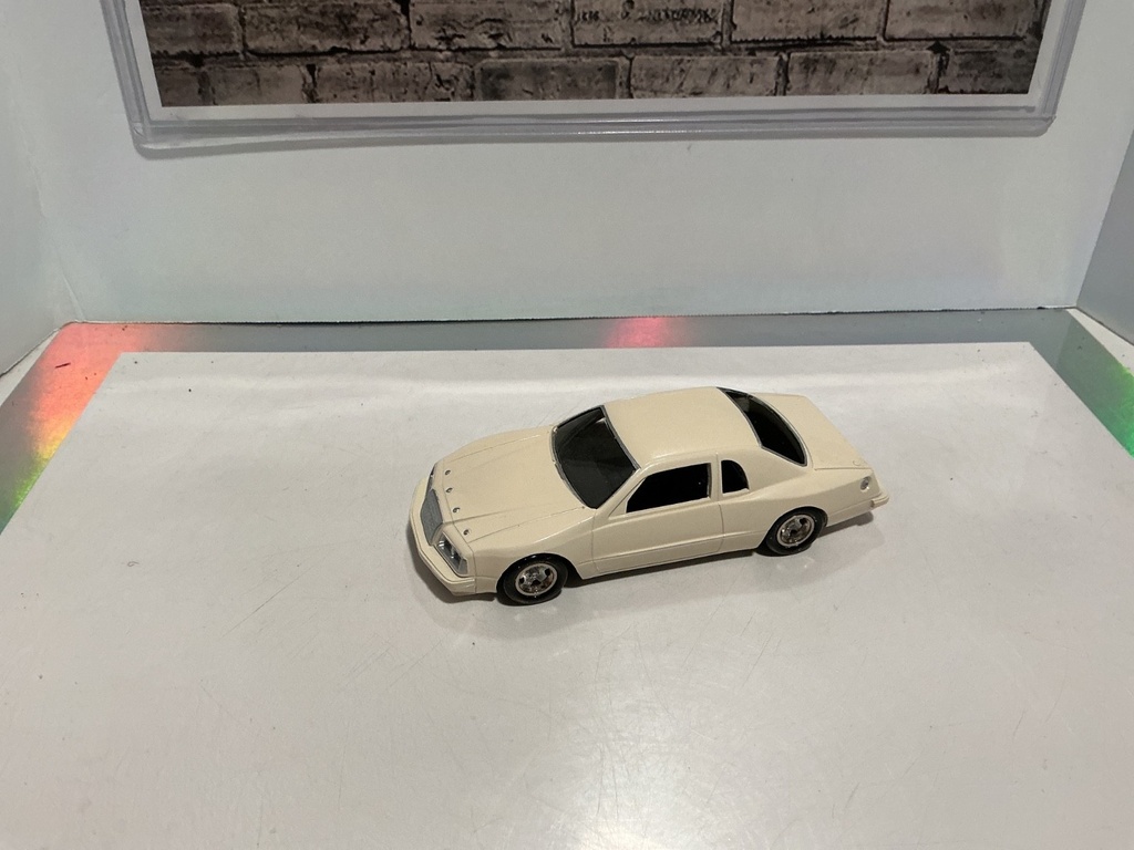 STARTER 1:43 FORD THUNDERBIRD NASCAR 1984 VALVOLINE image
