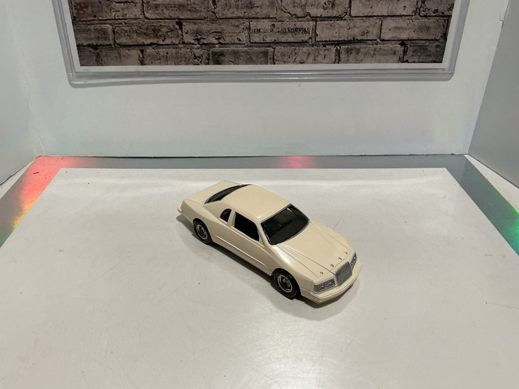 STARTER 1:43 FORD THUNDERBIRD NASCAR 1984 VALVOLINE image