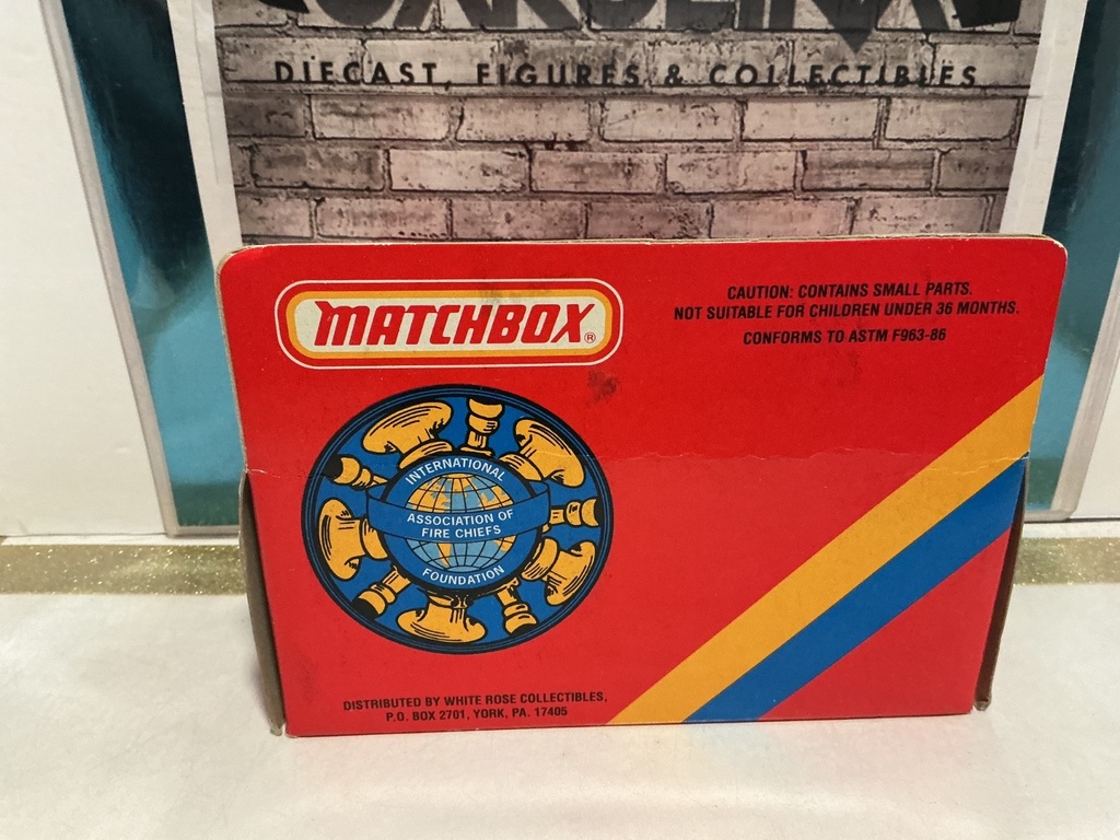 1/43 MATCHBOX - INTERNATIONAL ASSOCIATION OF FIRE CHIEFS - K78/SA Fire Chief Car image