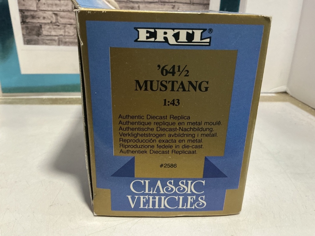 1/43 - ERTL/CLASSIC VEHICLES #2586 1964 1/2 MUSTANG image