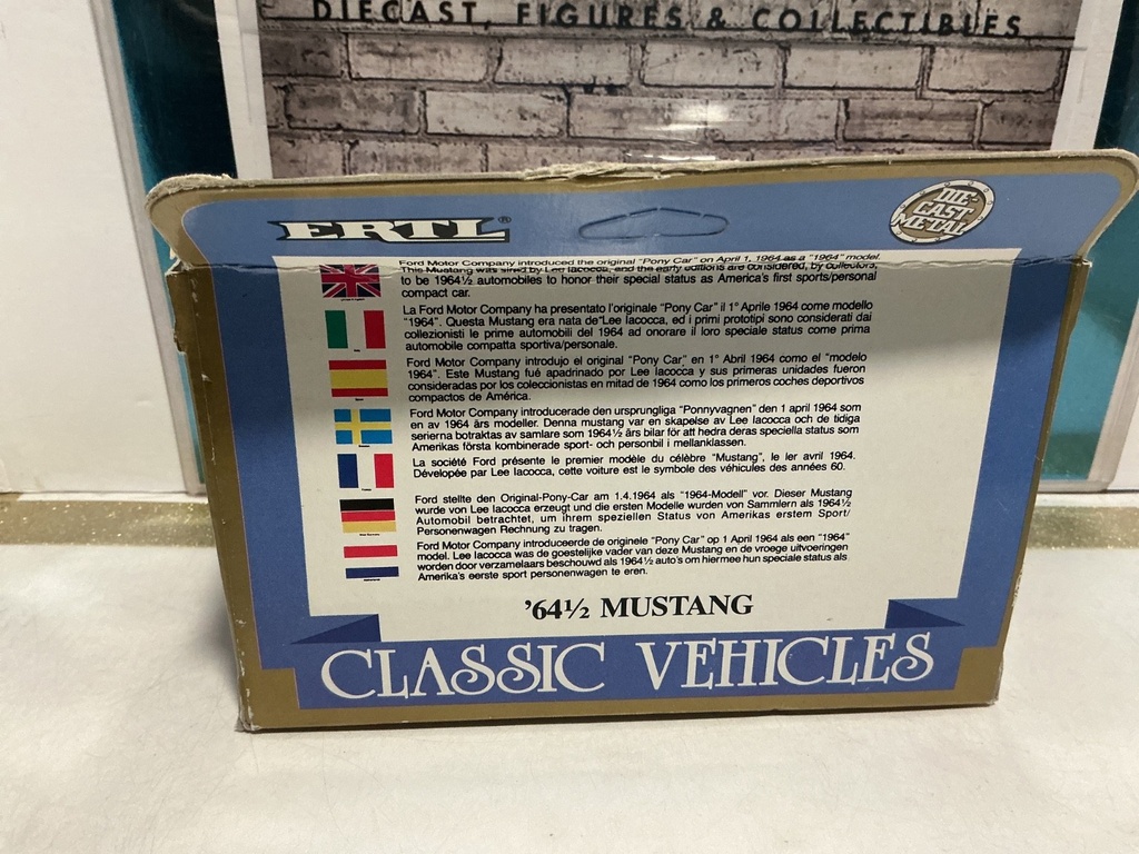 1/43 - ERTL/CLASSIC VEHICLES #2586 1964 1/2 MUSTANG image