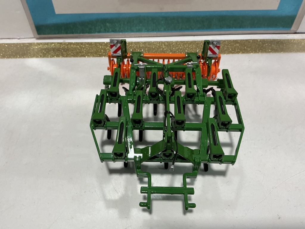 1/32 UNIVERSAL HOBBIES AMAZORUE CENIUS 3002 RIPPER PLOW CULTIVATOR image