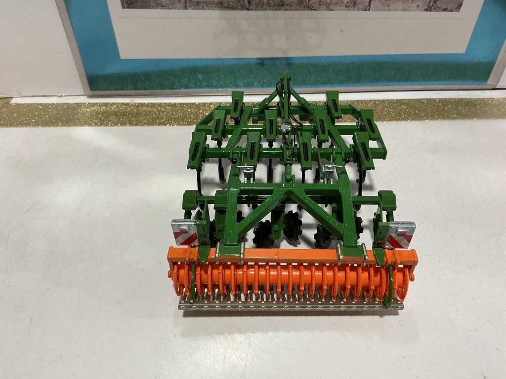 1/32 UNIVERSAL HOBBIES AMAZORUE CENIUS 3002 RIPPER PLOW CULTIVATOR image