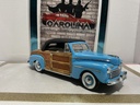 1/18: SIGNATURE MODELS 1946 WOODY SPORTSMAN BLUE ON CREAM image