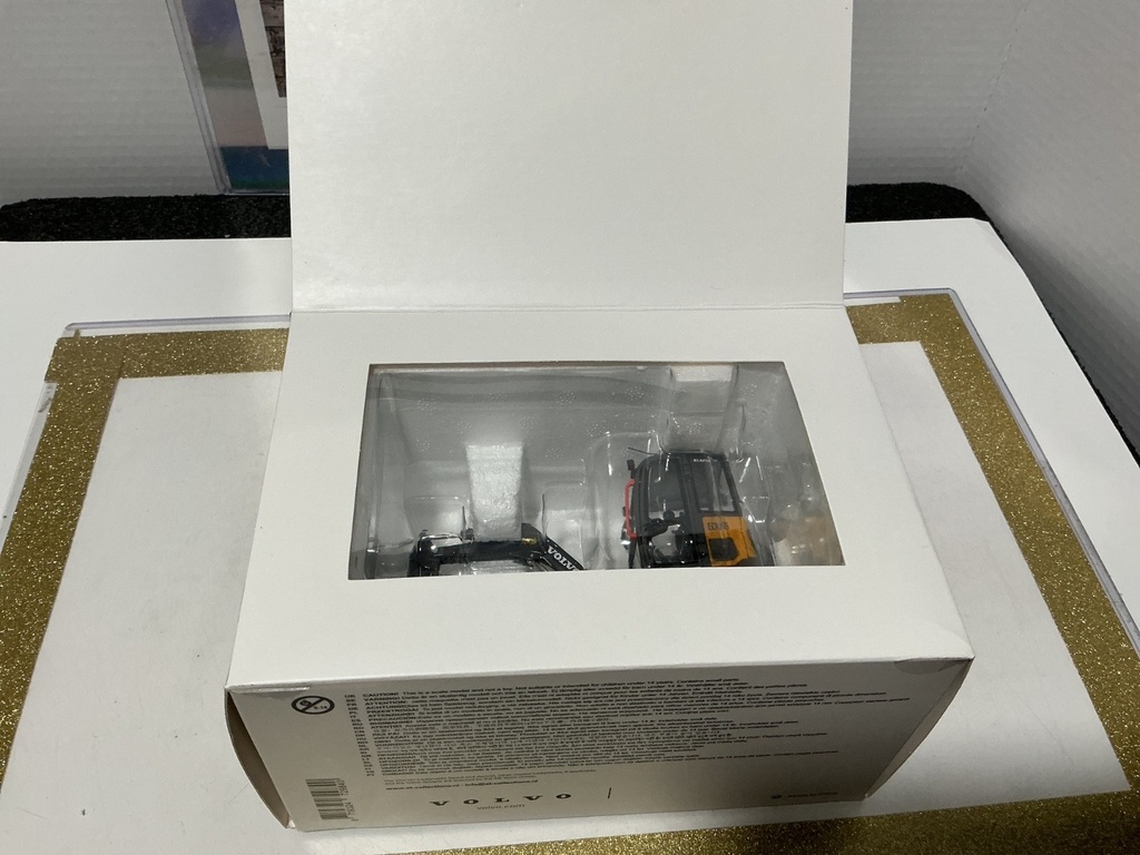 1/32 AT COLLECTIONS VOLVO ECR25 image