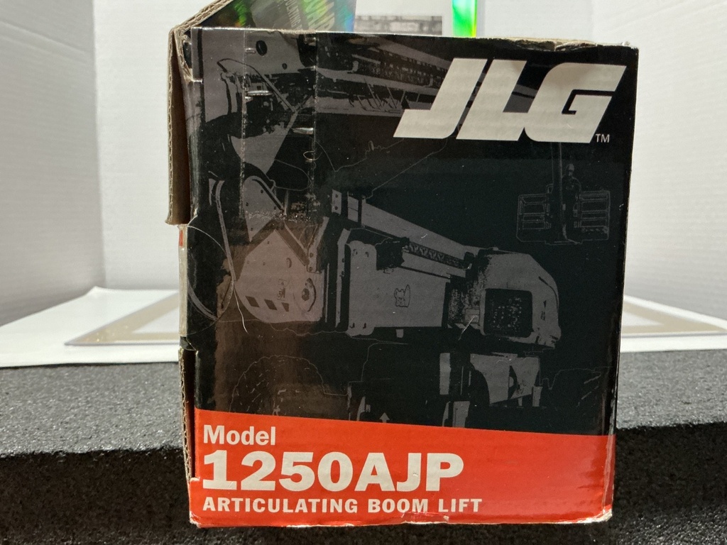 1/32 JLG MODEL 1250AJP ARTICULATING ULTRA BOOM LIFT image