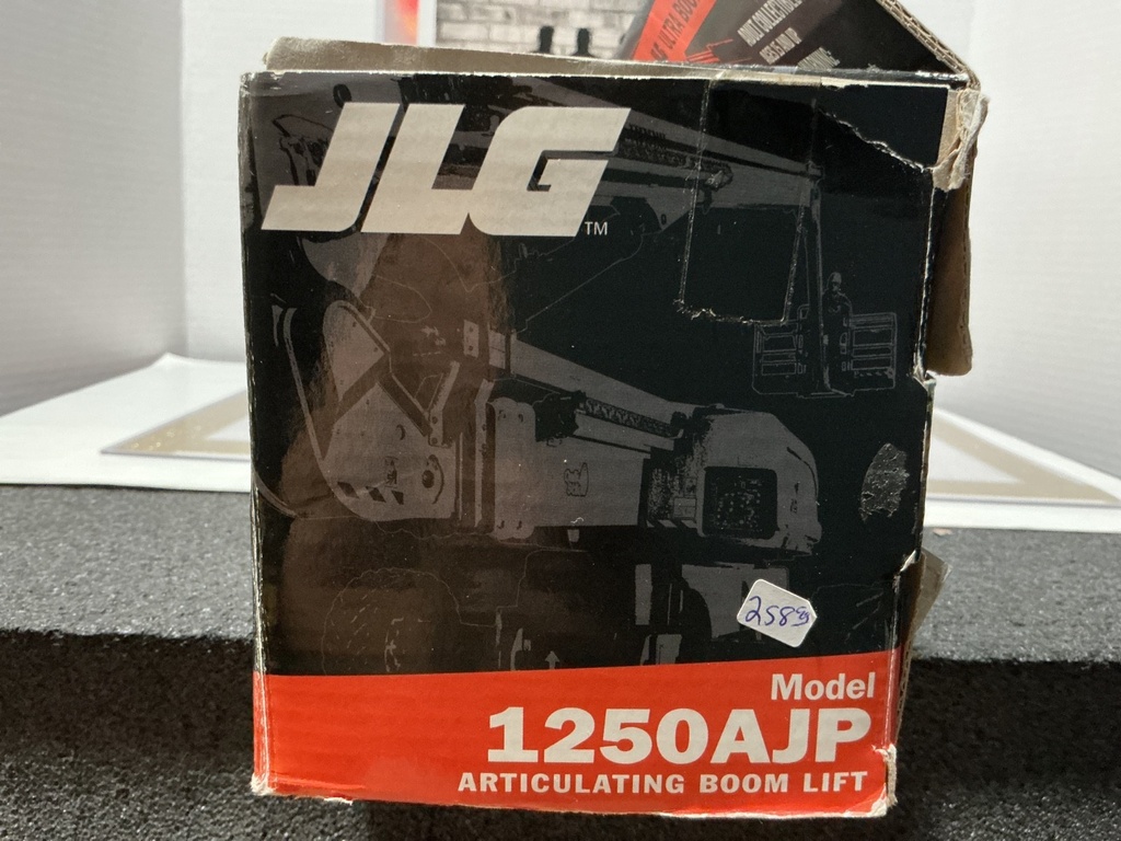 1/32 JLG MODEL 1250AJP ARTICULATING ULTRA BOOM LIFT image