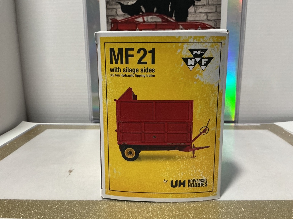 1/32 UNIVERSAL HOBBIES MF 21 3.5 TON HYDRAULIC TIPPING TRAILER W/ SILAGE SIDES image