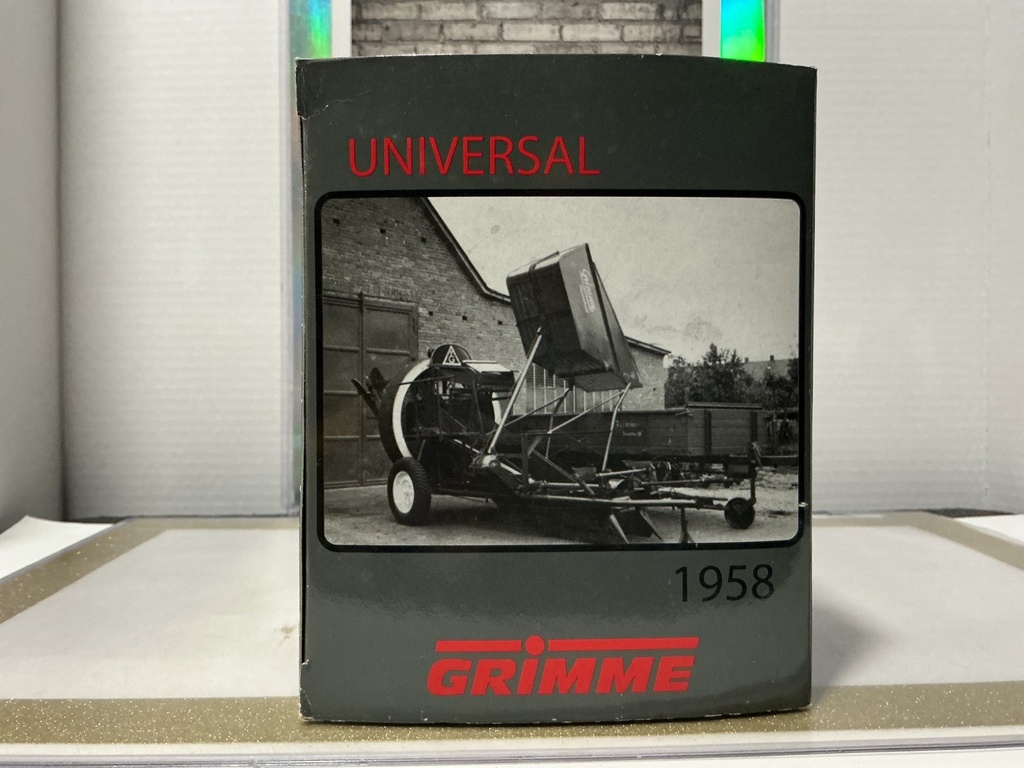 1/32 UNIVERSAL HOBBIES - 1958 GRIMME UNIVERSAL POTATO HARVESTER image