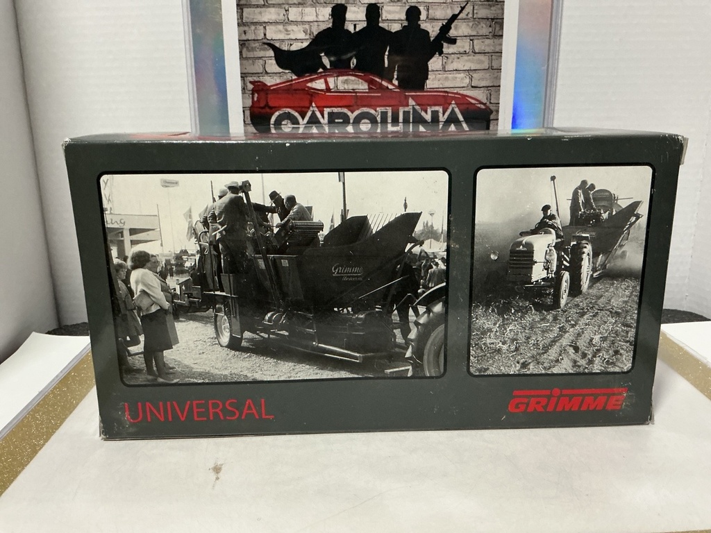 1/32 UNIVERSAL HOBBIES - 1958 GRIMME UNIVERSAL POTATO HARVESTER image