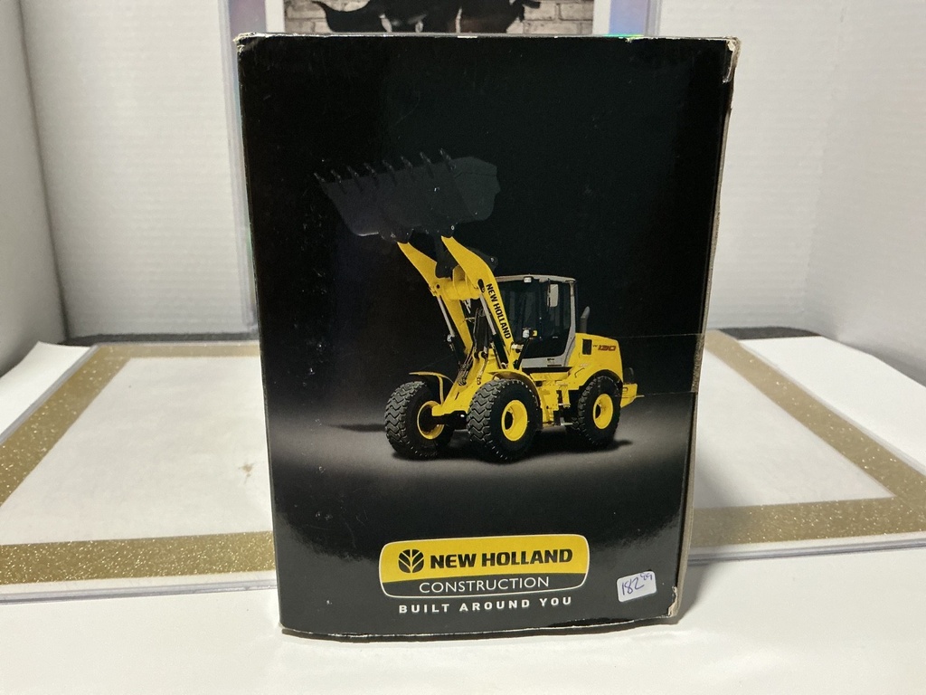 1/32 ROS - NEW HOLLAND D180 CRAWLER DOZER [DIRT ADDED FOR DISPLAY] image
