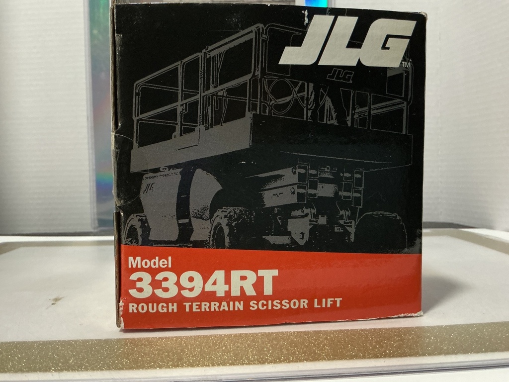 1/32 JLG MODEL 3394 RT ROUGH TERRAIN SCISSOR LIFT [PLASTIC TEAR] image