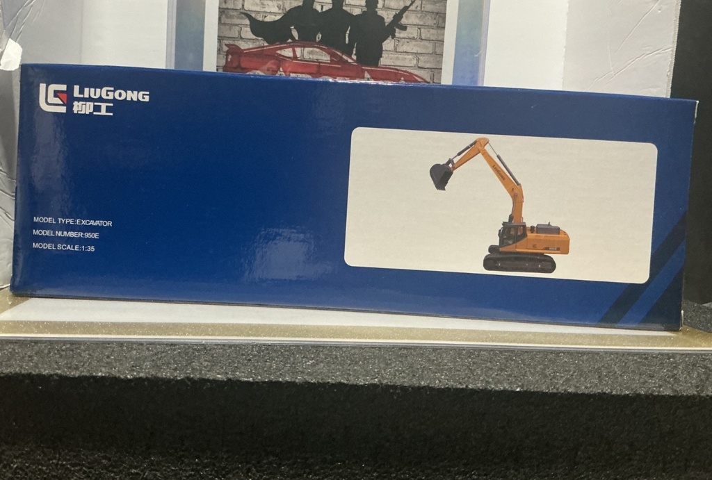 1/35 LIUGONG 950E  EXCAVATOR . image
