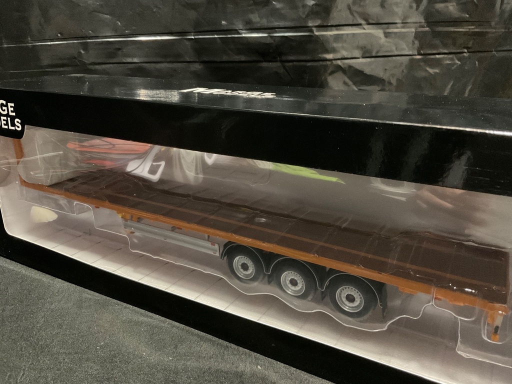 1:32 MARGE MODELS PACTON TRI AXLE FLATBED TRAILER image