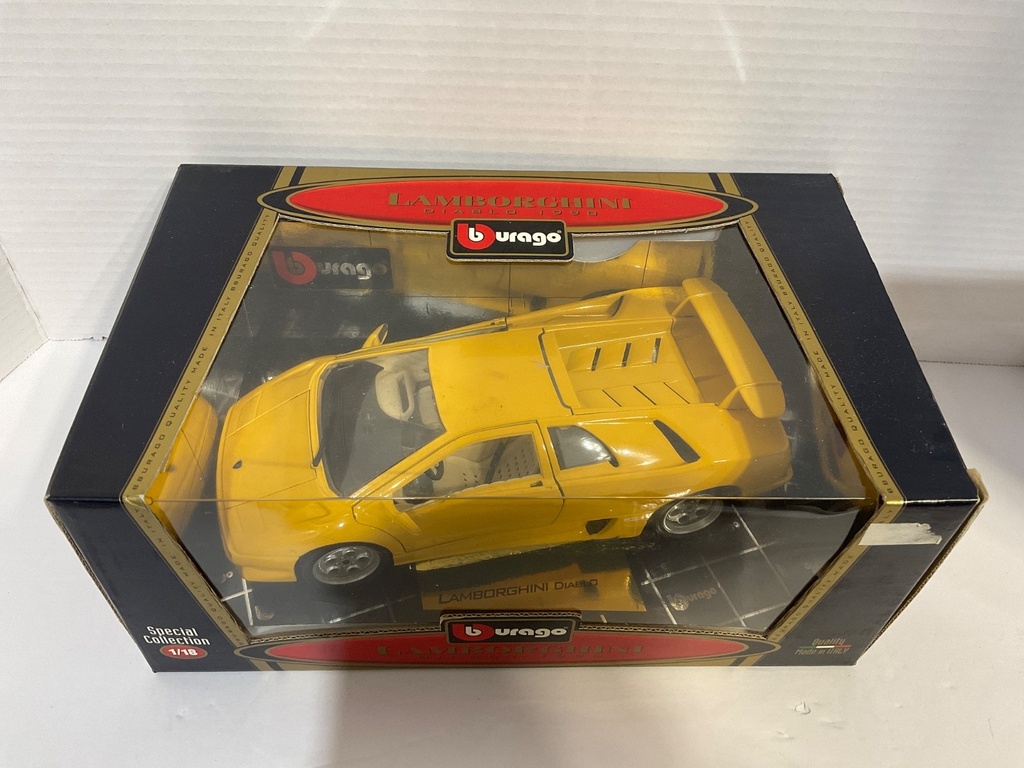1:18 BURAGO LAMBORGHINI DIABLO 1990 YELLOW ON CREAM image