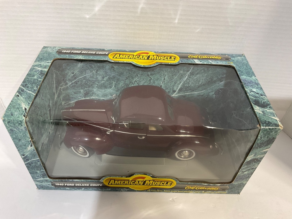 1:18 ERTL AMERICAN MUSCLE 1940 FORD DELUXE COUPE BURGUNDY ON CREAM image