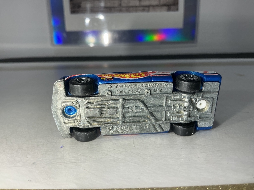 HOTWHEELS MATTEL 1996 CHEVY 1500 - USED image