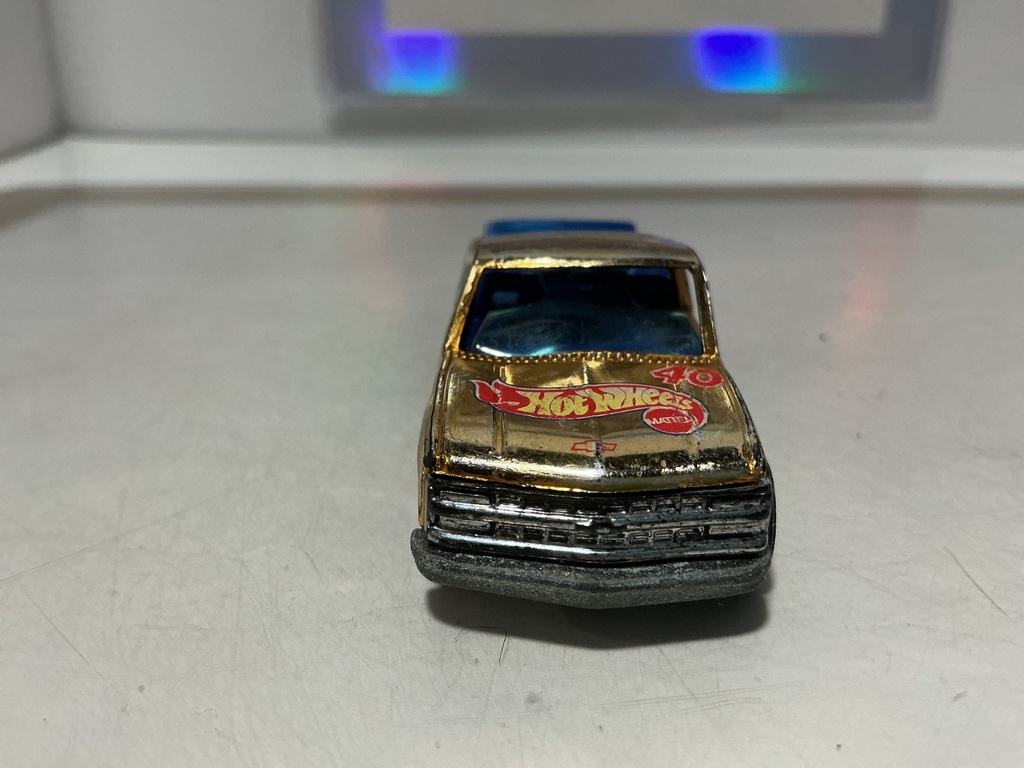 HOTWHEELS GMC 1996 CHEVY 1500 PICKUP GOLDEN CHROME  - USED/DAMAGED image
