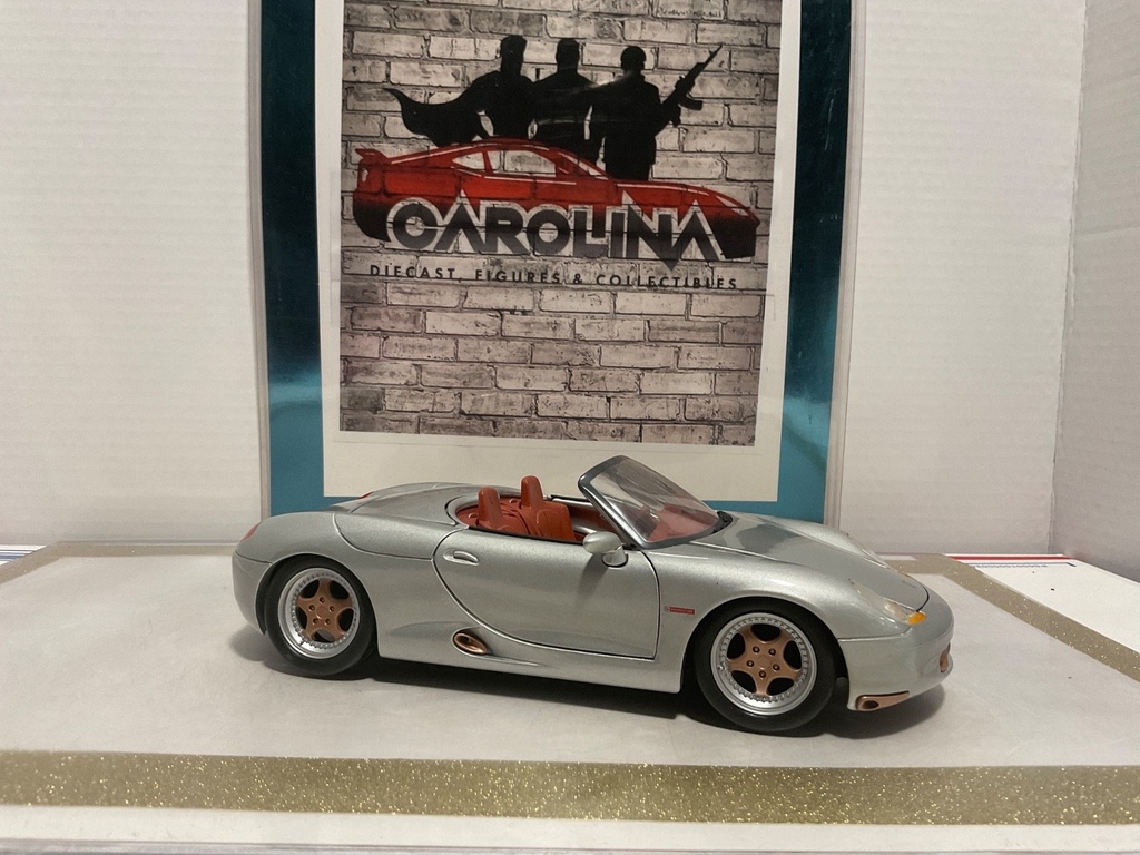 1/18: MAISTO PORSHE BOXLER SILVER ON RED image