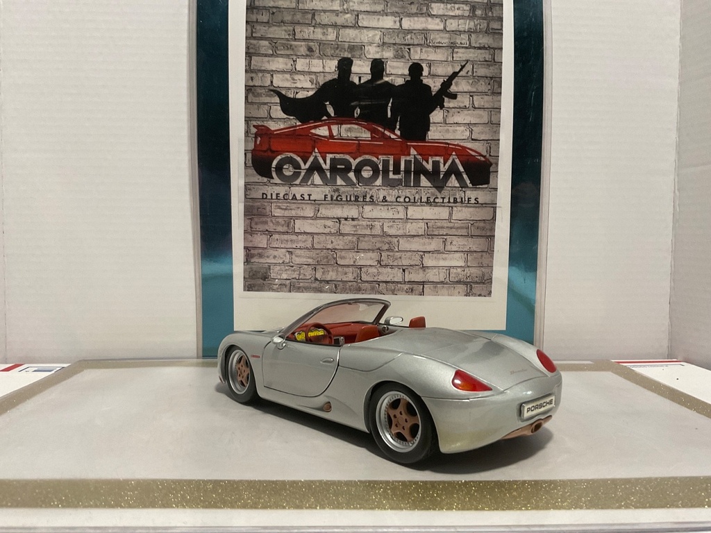 1/18: MAISTO PORSHE BOXLER SILVER ON RED image
