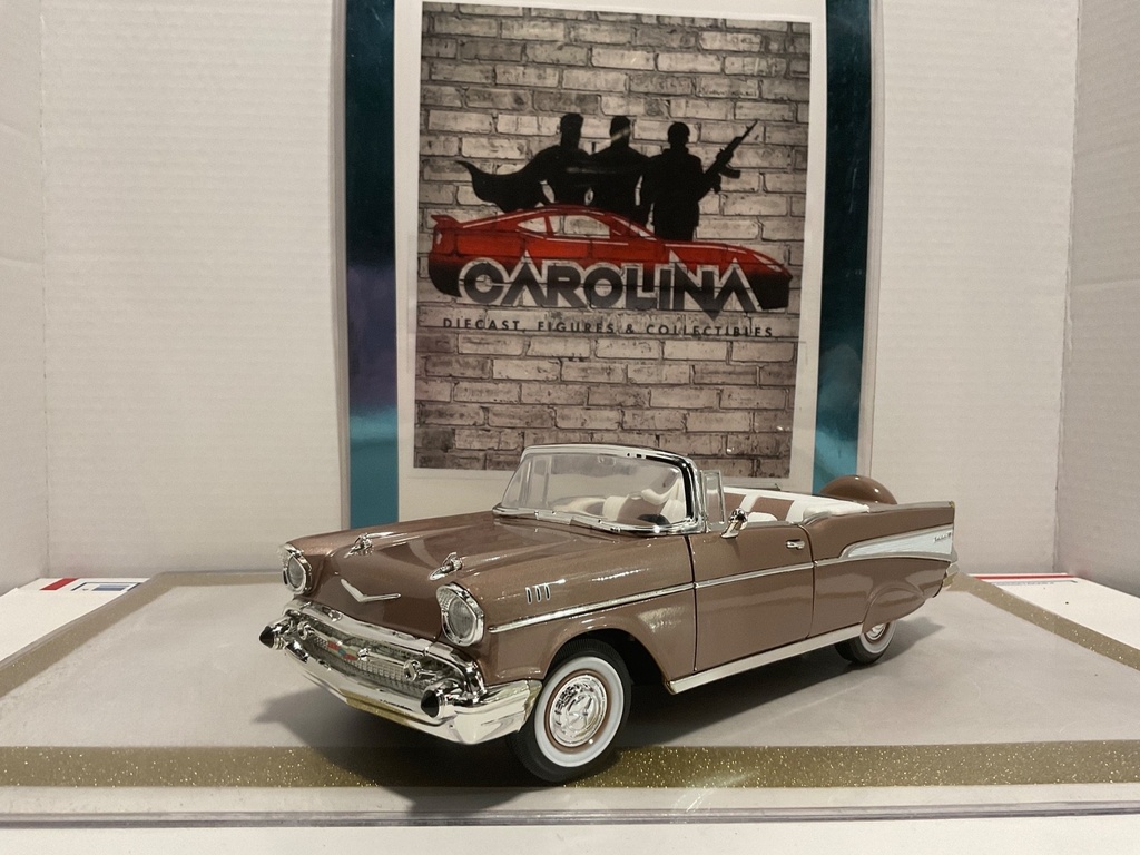 1/18: ROAD SIGNATURE 1957 CHEVROLET BEL AIR BRONZE ON WHITE image