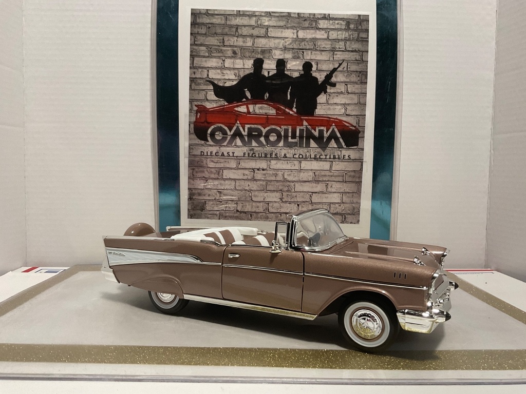 1/18: ROAD SIGNATURE 1957 CHEVROLET BEL AIR BRONZE ON WHITE image