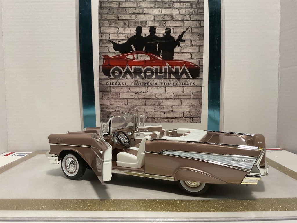 1/18: ROAD SIGNATURE 1957 CHEVROLET BEL AIR BRONZE ON WHITE image