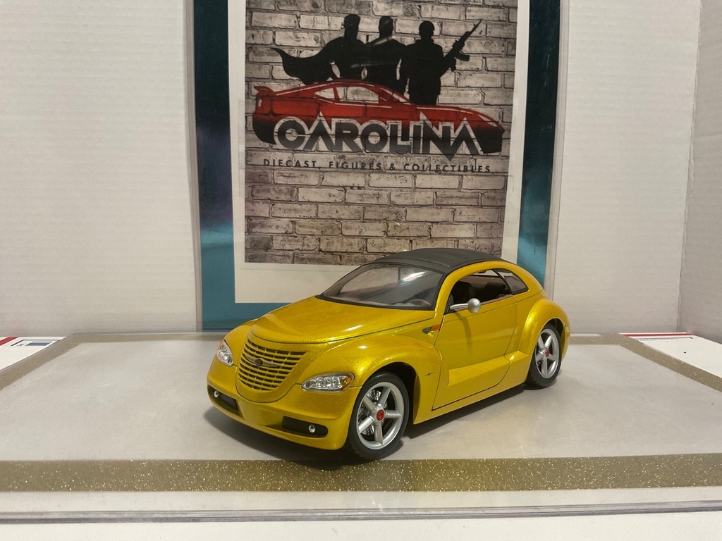 1/18: MAISTO CHRYSLER PRONTO PT CRUISER YELLOW ON BLACK image