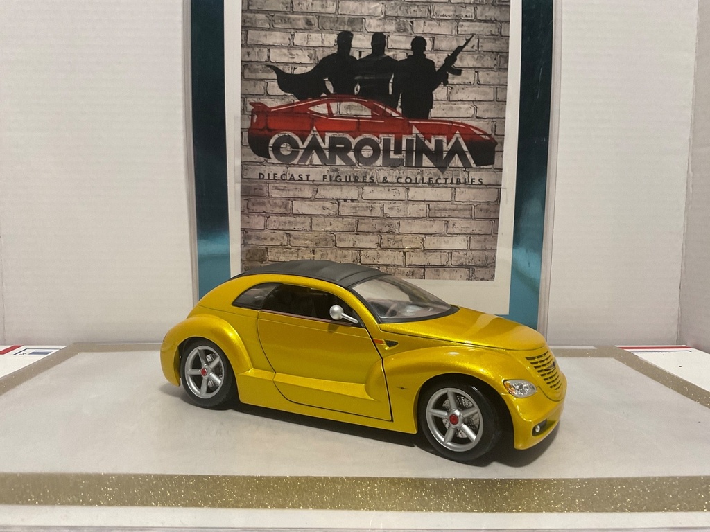 1/18: MAISTO CHRYSLER PRONTO PT CRUISER YELLOW ON BLACK image