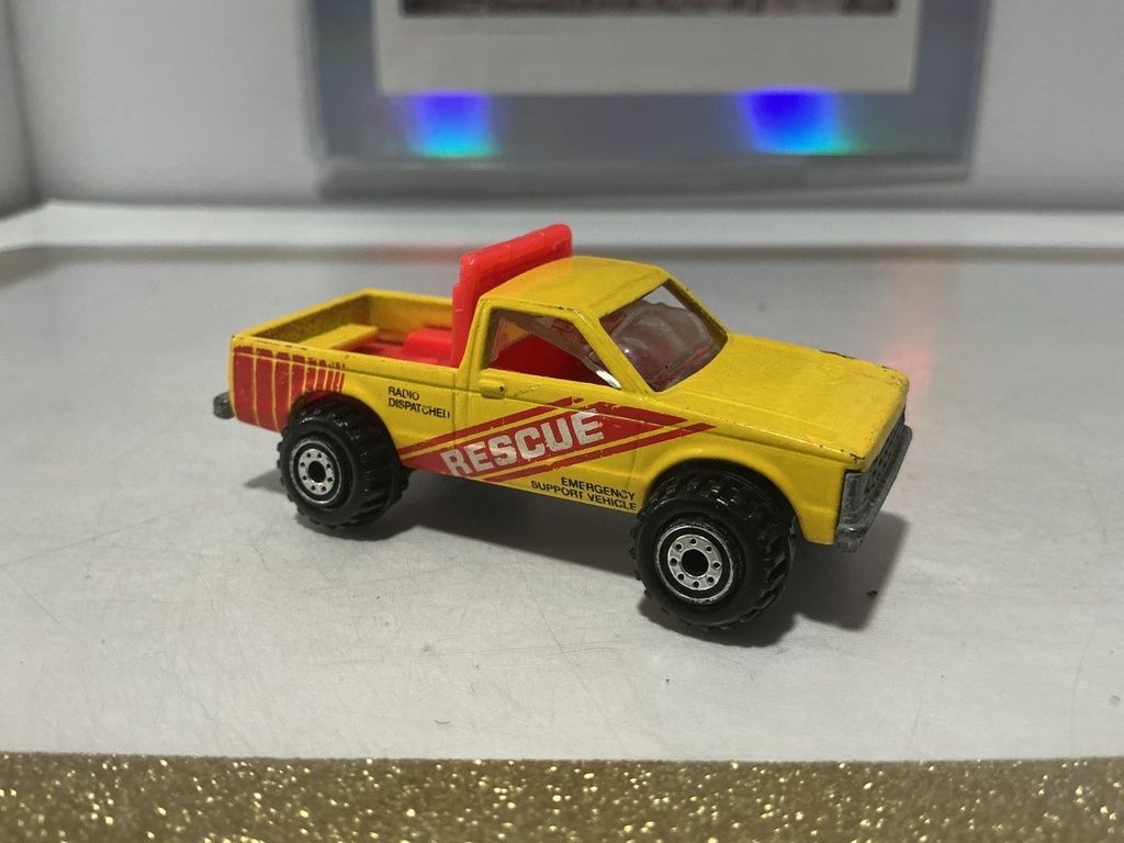 MATCHBOX CHEVY S-10 4X4 RESCUE   - USED/DAMAGED image