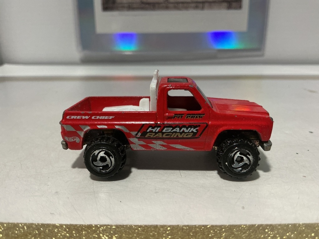HOT WHEELS BYWAYMAN PICKUP TRUCK HI BANK RACING / PIT CREW - USED image