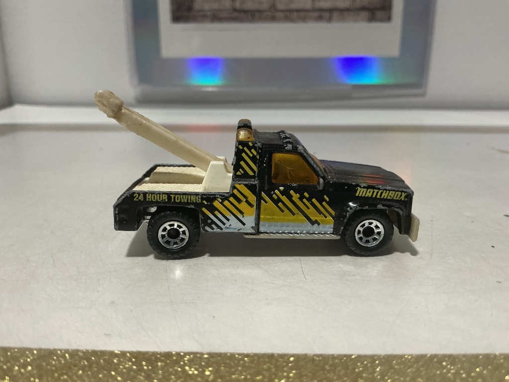 1987 MATCHBOX GMC WRECKER 24 HOUR TOWING - USED/DAMAGED image