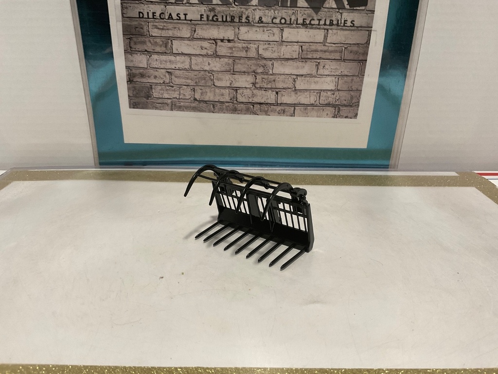 1/32: DIE CAST FARM CONSTRUCTION GRAPPLE BUCKET ATTACHMENT image