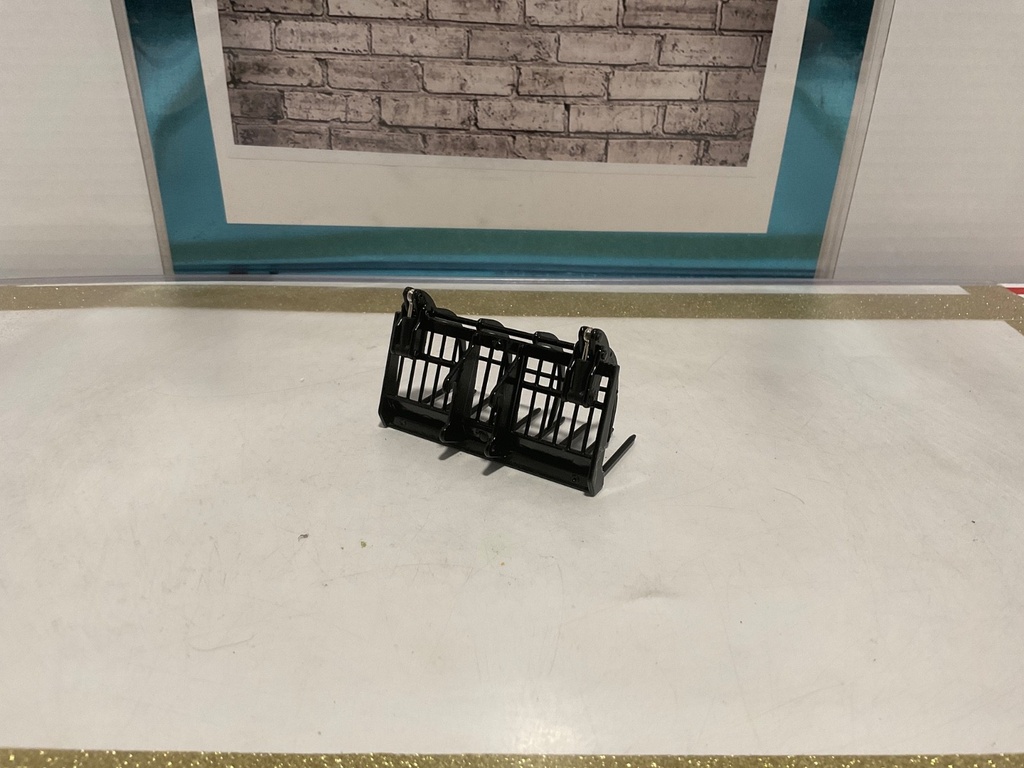 1/32: DIE CAST FARM CONSTRUCTION GRAPPLE BUCKET ATTACHMENT image